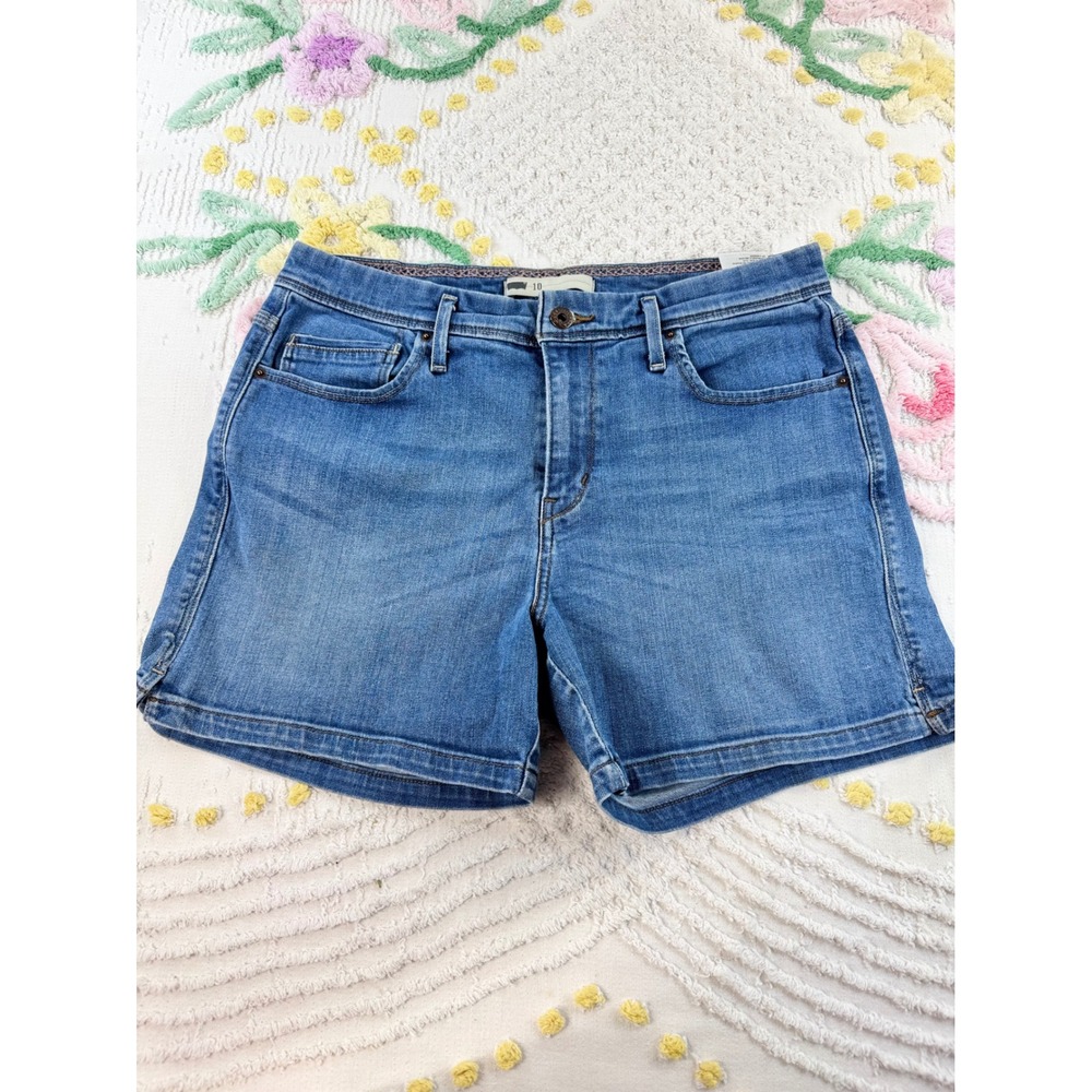 Levis Womens Medium Wash Denim Shorts Size 10 Mid Rise 5 Pocket Blue Jean Shorts